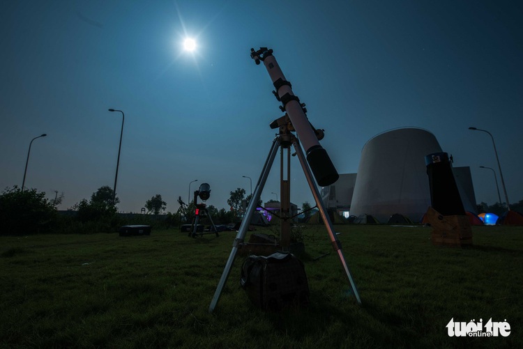 Eclipse viewing event held at Hanoi astronomical station