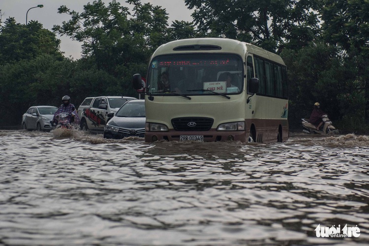 Prolonged downpour submerges Hanoi urban area