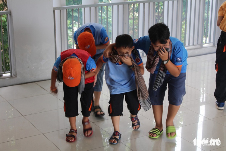 Students practice fire escape plan in Da Nang
