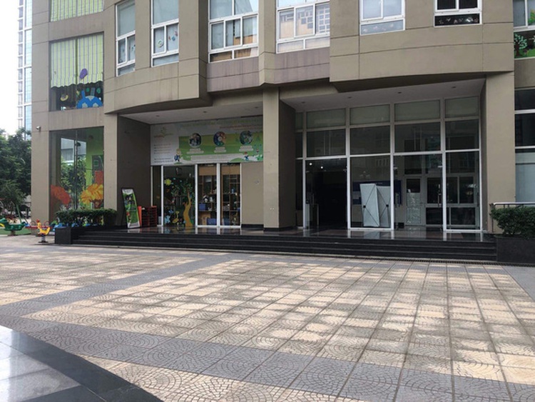 Agriculture official falls to death from Hanoi apartment building