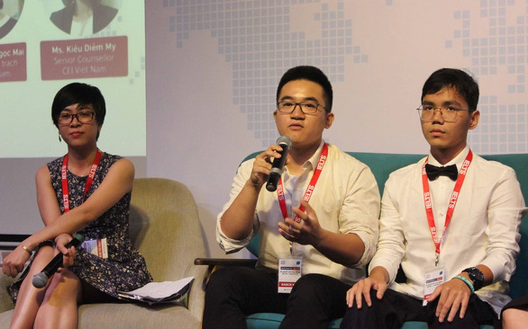 Vietnamese YouTuber teaching IELTS awarded scholarship to study in Canada