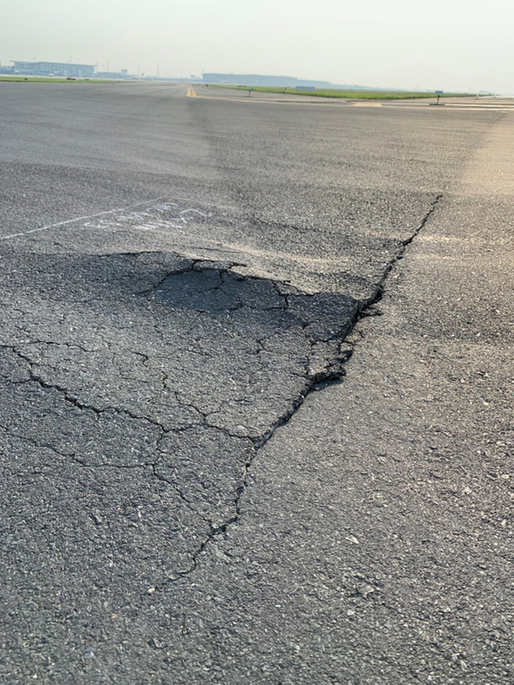 Degraded runways put flight operation at Hanoi’s Noi Bai airport at risk