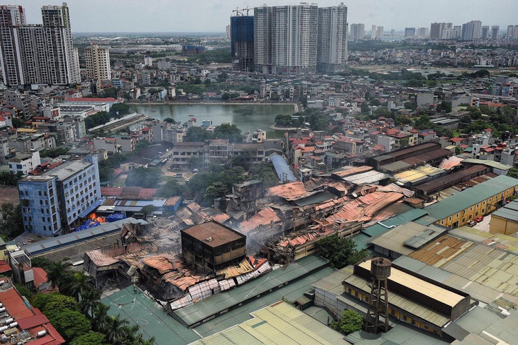 Hanoi ward administration retracts document advising residents against consuming food after factory conflagration
