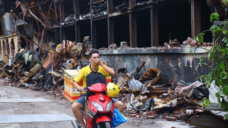 Mercury levels in air, water near site of Hanoi fire exceed safety limit: ministry