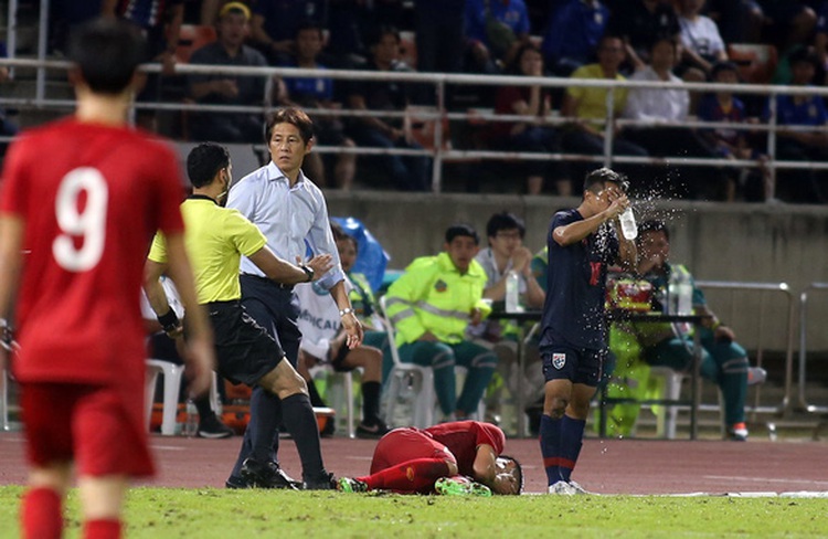 Coaching teams fight outside pitch during Thailand-Vietnam draw