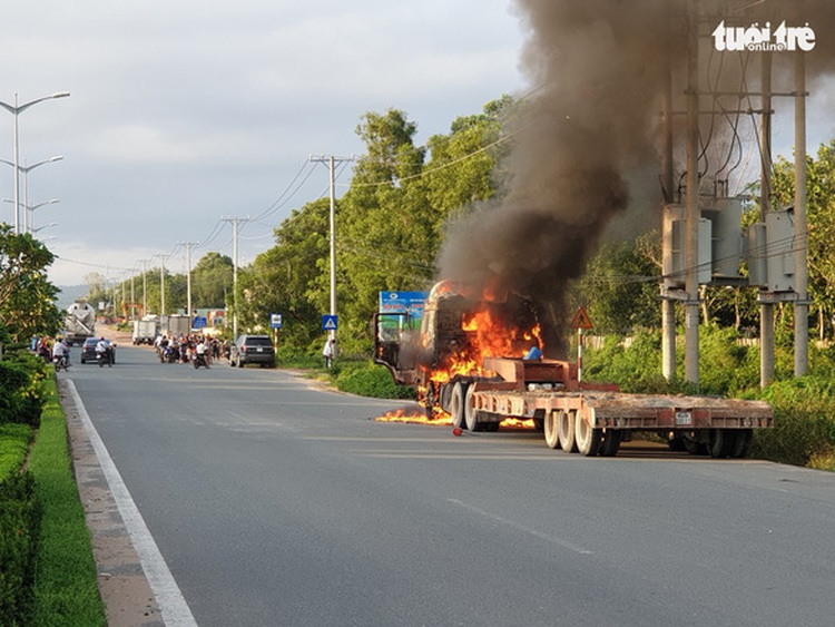 Many watch, live-stream semi-truck fire on Vietnam’s Phu Quoc Island