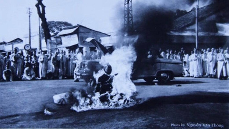 Photographer who captured iconic ‘burning monk’ moment in wartime Vietnam dies at 94