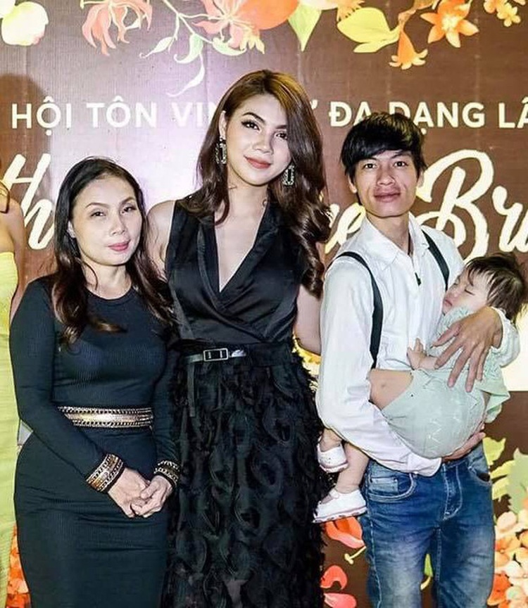 Vietnamese transgender woman leads happy life despite no support from husband's family