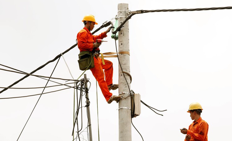 Vietnam state utility EVN to borrow $278 mln to expand hydro plant