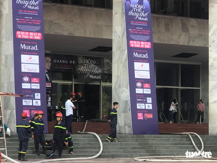 Vietnamese singer almost calls off live concert as venue catches fire on show day