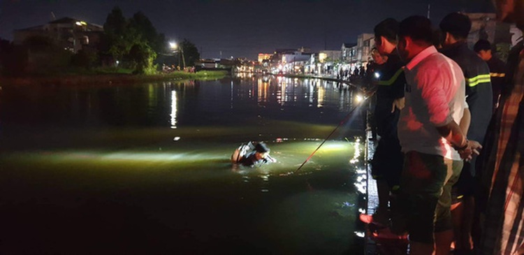 Motorcyclist drowns in lake due to tidal flooding in Vietnam’s Mekong Delta