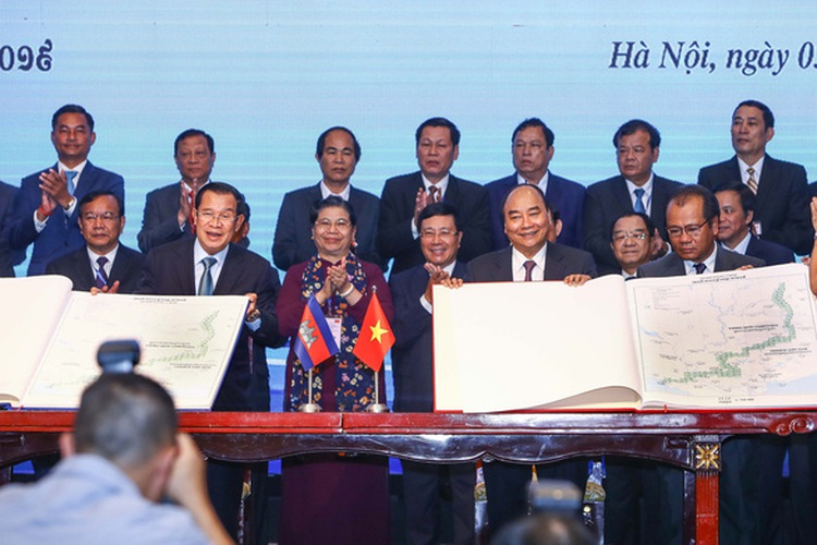 Vietnam, Cambodia sign historic border documents
