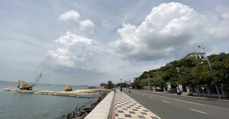 Residents concerned as company reclaims land to build aquarium in southern Vietnam