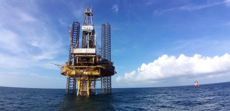 Vietsovpetro welcomes first oil flow from Bach Ho field’s BK-20 rig