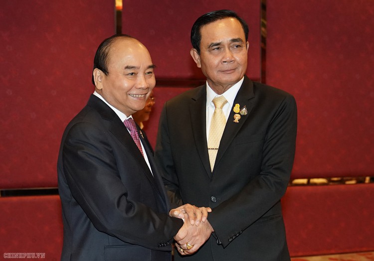 Premier expresses concern over fragile security in East Vietnam Sea during ASEAN summit