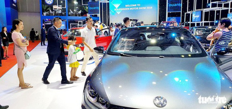 Vietnam customs to confiscate Volkswagen car with illicit ‘nine-dash line’ map