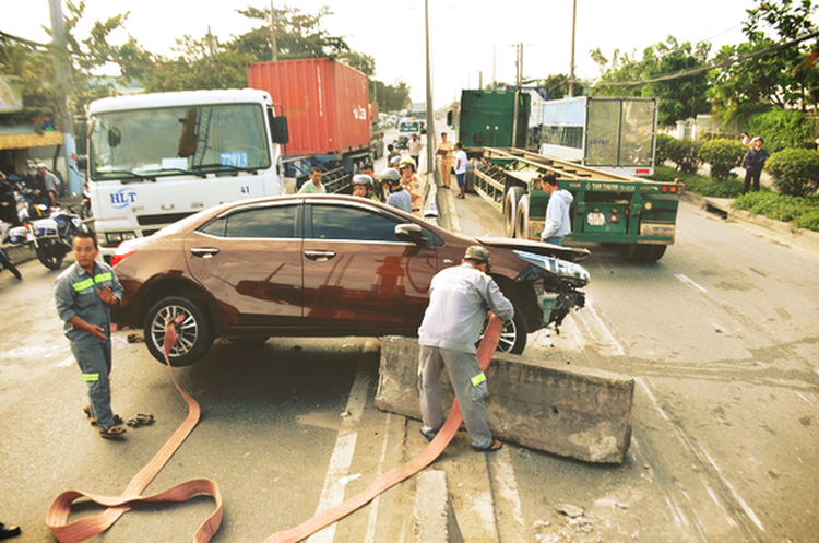Part of downtown Ho Chi Minh City blvd closed for commemoration of crash victims