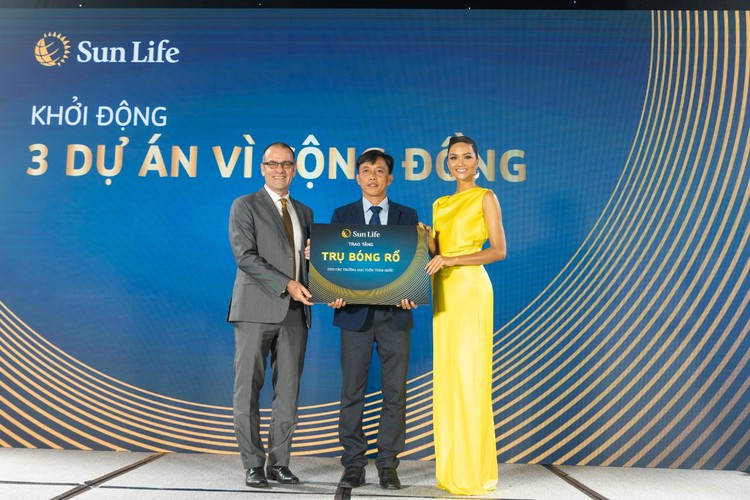 'H’Hen Nie inspires us with her lifestyle’: Sun Life Vietnam CEO