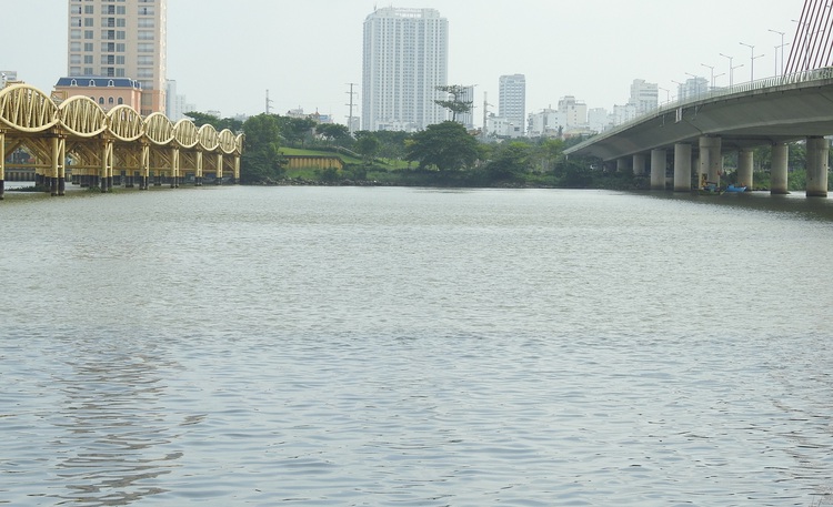 Wastewater pollutes Da Nang’s iconic Han River