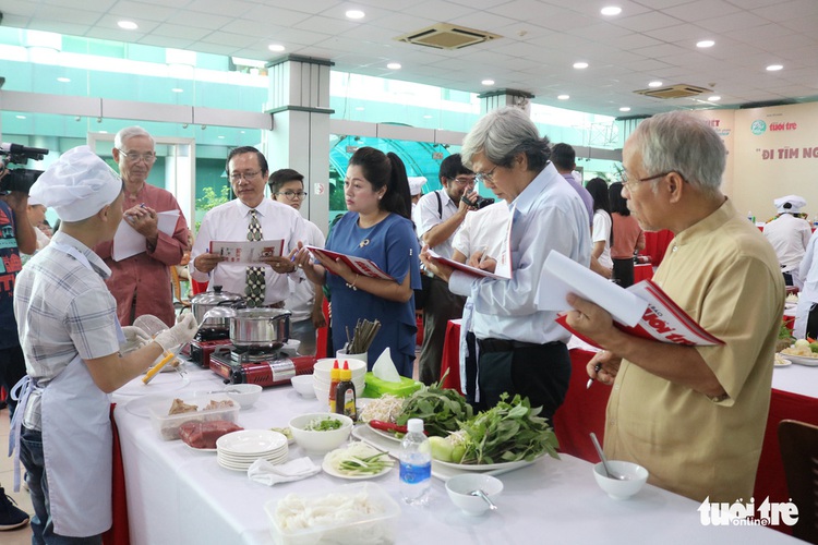 Dozens compete for title of best ‘pho’ chef in southern Vietnam