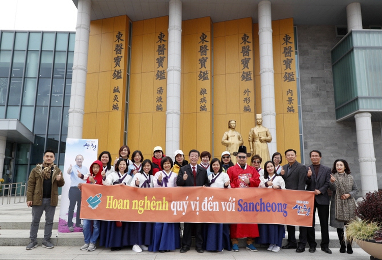 ‘Vietnam-style village’ to be built in hometown of beloved S.Korean manager: media