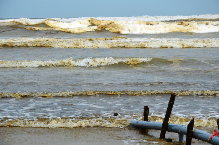 Seawater turns dark near central Vietnam economic zone