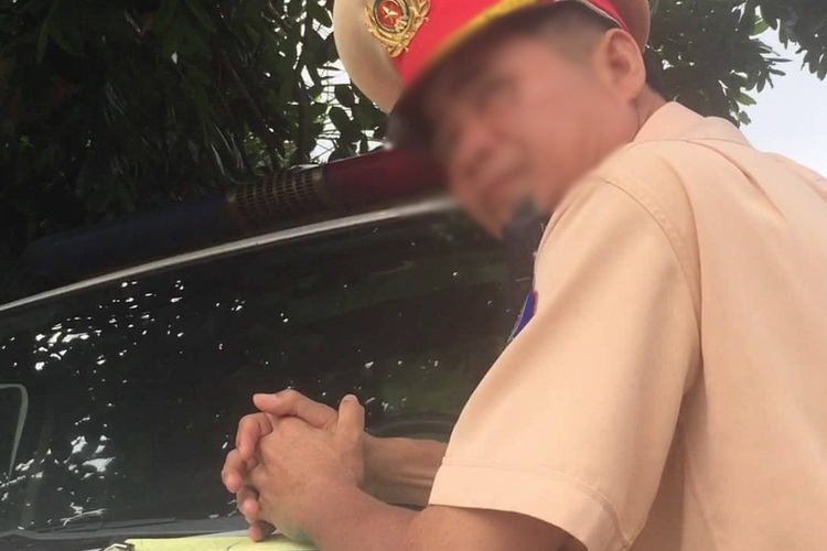 Traffic police chiefs suspended over ‘protection money’ allegation in southern Vietnam