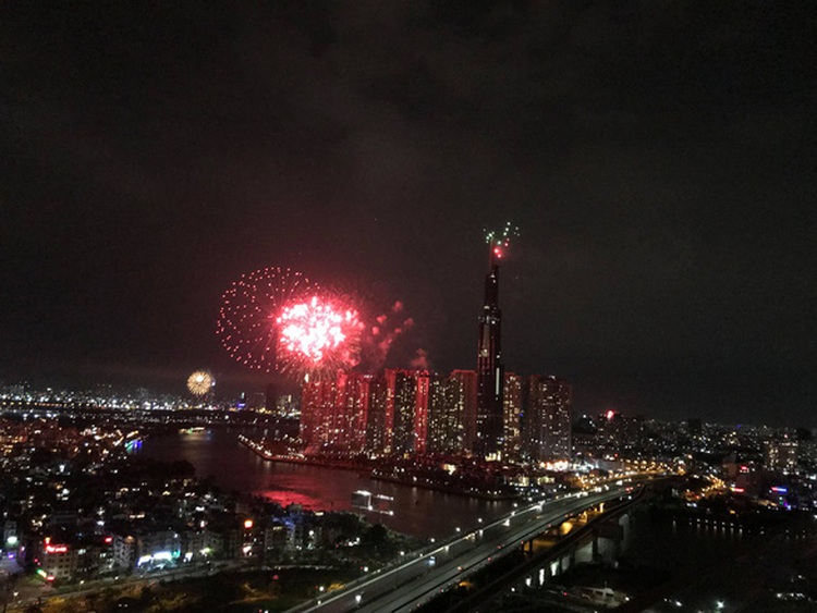 Ho Chi Minh City to set off fireworks at three locations to usher in New Year