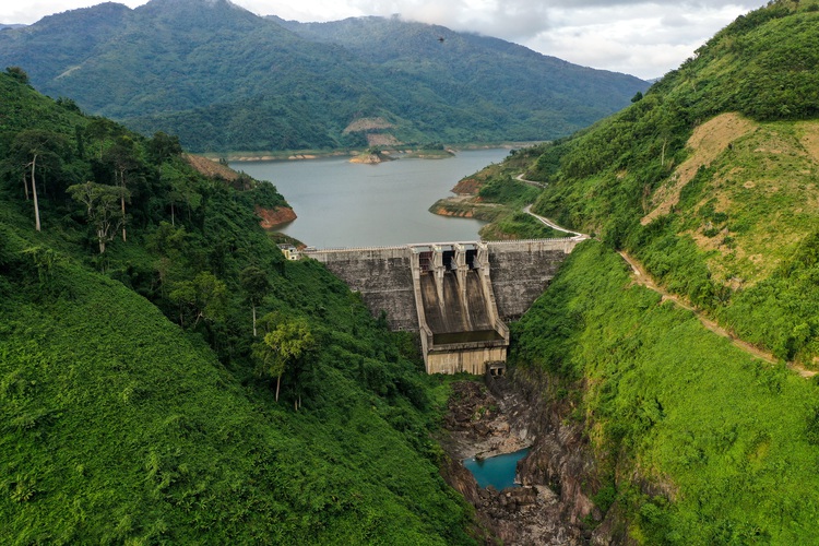 Hydroelectric dams haunted by water scarcity in central Vietnam