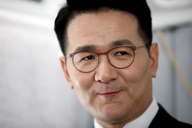Korean Air 'nut rage' heiress accuses brother over father's will