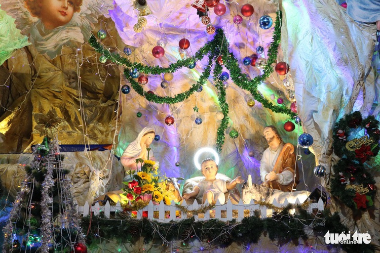 ‘Christian neighborhoods’ in Ho Chi Minh City turn crowded for Christmas