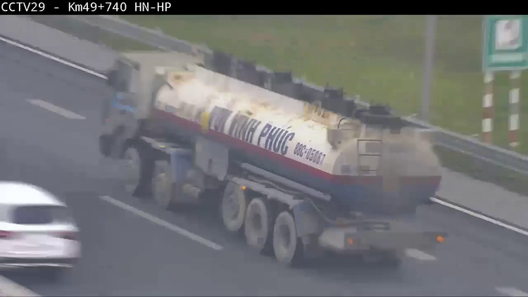 Tanker truck driver fined $732 for driving in reverse on northern Vietnam expressway