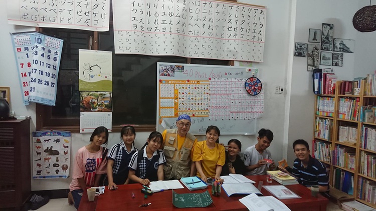 Japanese trio runs free language classes for Hoi An locals