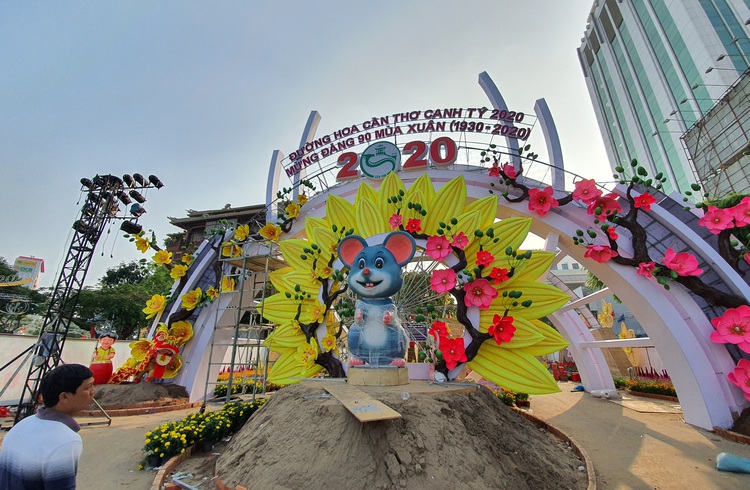 Mekong city given facelift with annual flower street