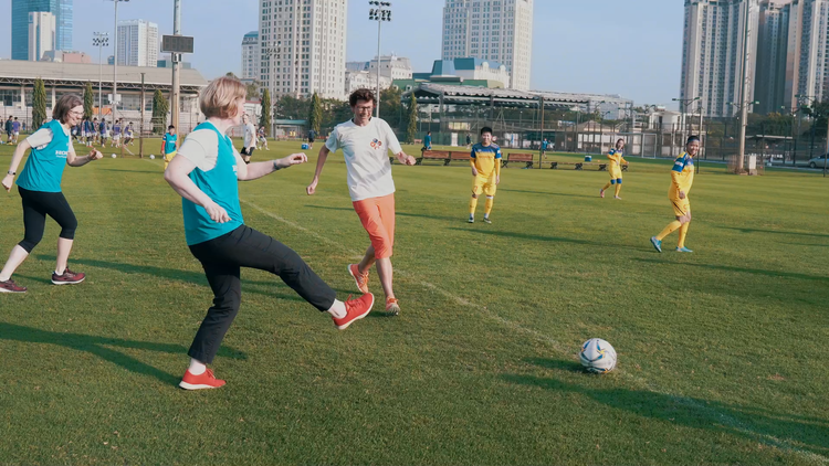 G4 ambassadors join Vietnam’s female footballers in empowering Tet message