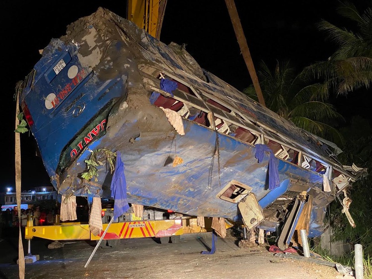 Dozens injured as passenger bus topples in south-central Vietnam