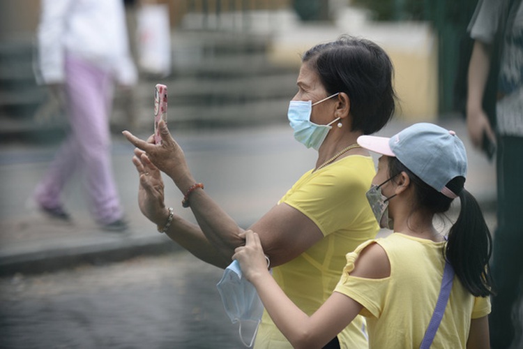 Face masks highly sought-after in Ho Chi Minh City over new coronavirus fear