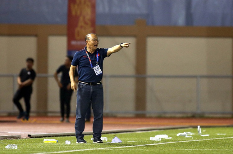 Tantrum costs Vietnam’s football head coach $5,000, 4-match suspension