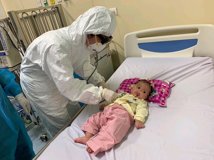 Vietnam’s youngest COVID-19 patient, a 3-month-old infant, released from hospital