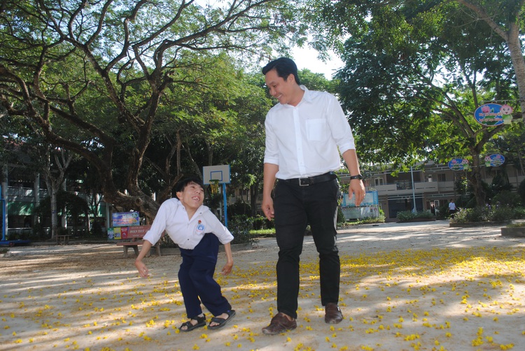 ‘Hunchbacked’ Vietnamese student’s dreams tower above his height
