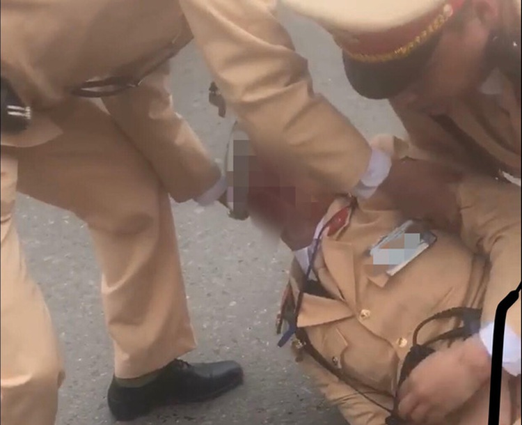 Couple runs red light, knocks down policeman in Hanoi