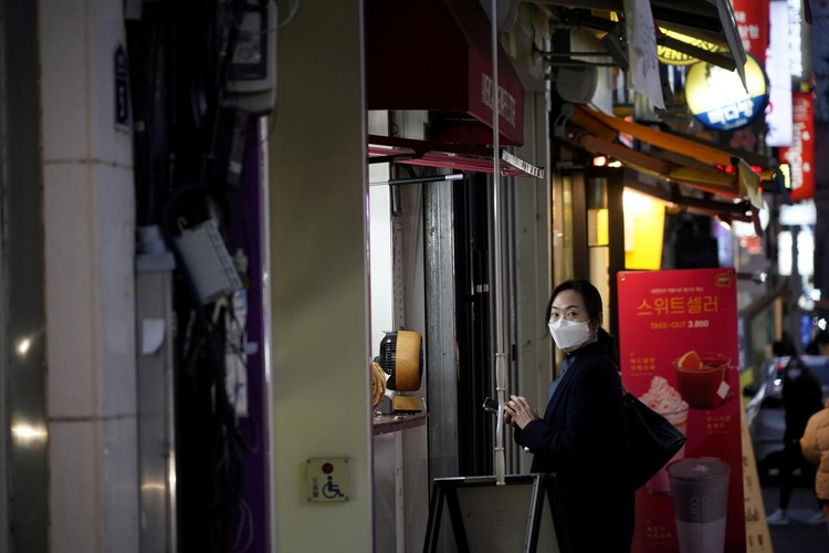 South Korea says coronavirus cases more than double, total now 433