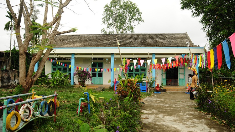 Australian man, wife build tuition-free nursery in central Vietnam