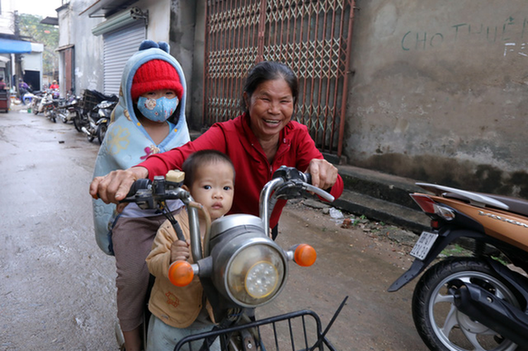 Vietnam lifts lockdown on northern commune hit by COVID-19