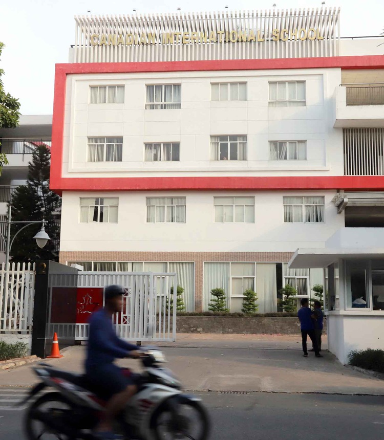 Saigon’s int’l schools long for back-to-school date as test dates near
