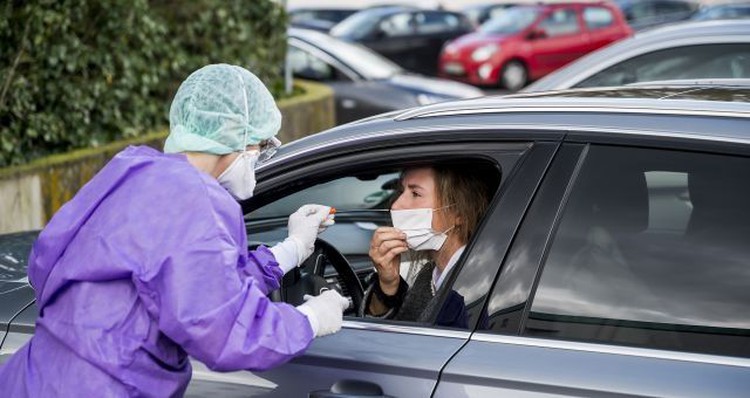 After testing delays, US coronavirus cases surge past 1,000