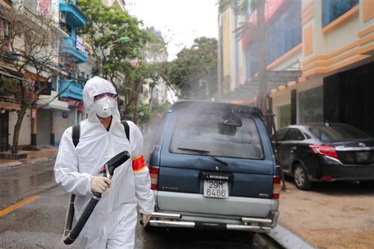 Flight attendant returning from London among Hanoi's new COVID-19 cases