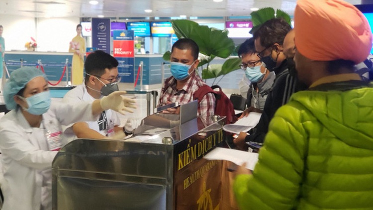 Vietnamese man returning from Malaysia goes down with COVID-19