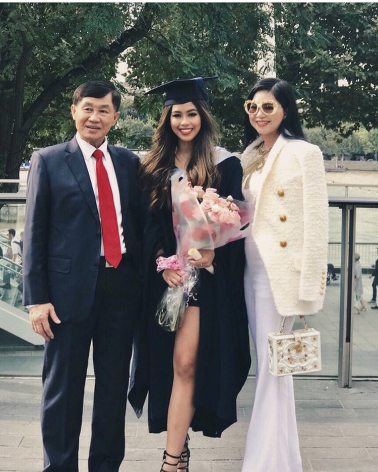Tycoon, wife donate $265,000 to Vietnam’s fight against COVID-19