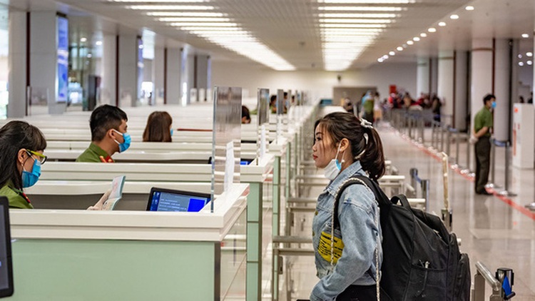 Vietnam’s aviation, tourism hammered by COVID-19